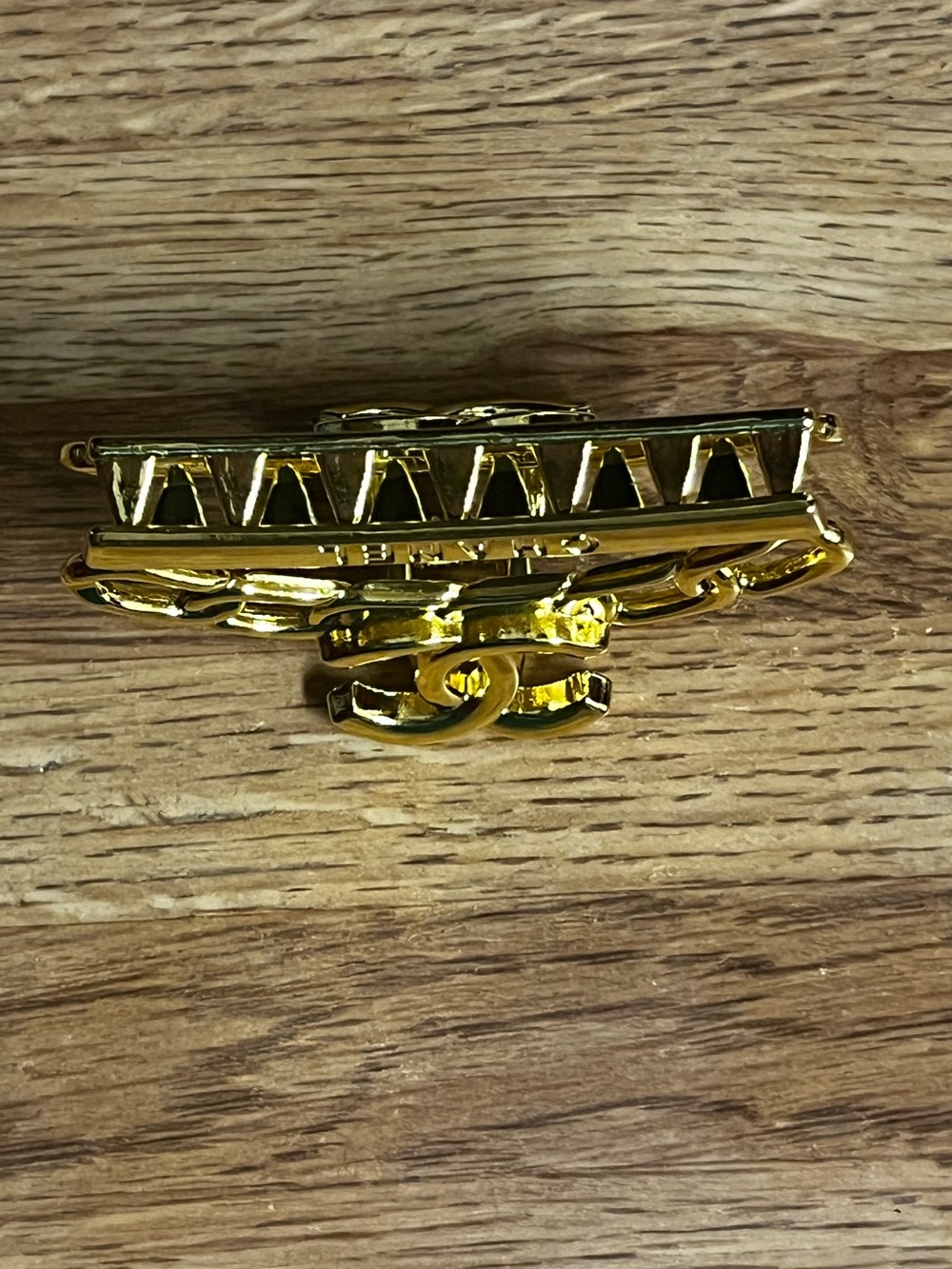 💛 ChaneI Gold Tone Metal Signature Claw Clip Hair Accessory - Picture 4 of 4